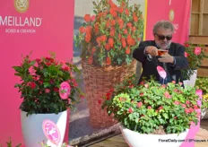 Alain Meilland doopt de Zepeti, een nieuw, bijzonder bloemrijke tuinroos. Meer informatie vindt u hier.